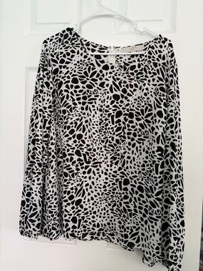 LOFT Black and White Abstract-Print Long Sleeve Blouse